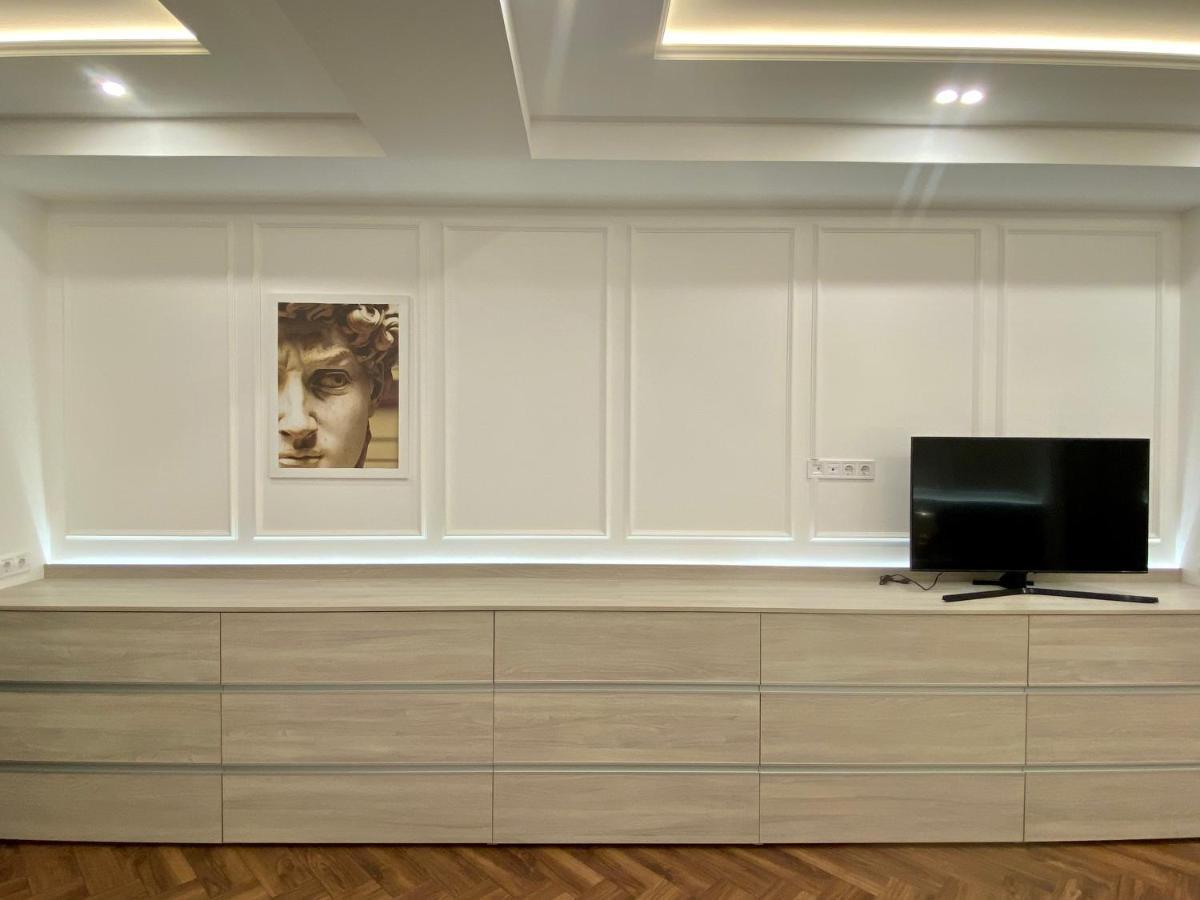 Modern Classic 2 Bedroom Apartment Near Most City 드네프로페트로프스크 외부 사진